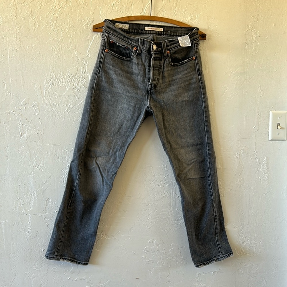 Levi’s wedgie strait, grey, button fly